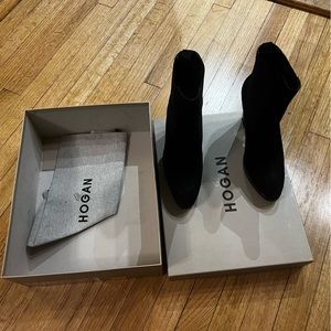 Hogan booties. Chic and comfortable!